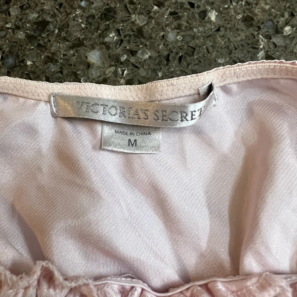 Vintage Victoria's Secret Light Pink Satin Chemise Flower Detail Pleated *Read* - Picture 8 of 8